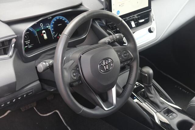 Toyota COROLLA 1.8 Hybrid 140pk CVT Touring Sport Dynamic Toyota Corolla 1.8 Hybrid 140pk CVT Touring Sports First Edition | Navi | Climate | Adaptive Cruise | Keyless | Camera | Elektrische Achterklep