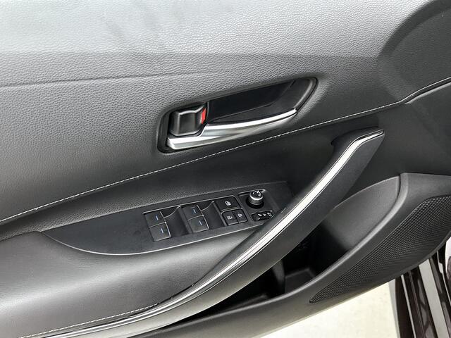 Toyota COROLLA Touring Sports 2.0 Hybrid Executive | Panoramadak | JBL | Navigatie | PDC voor en achter | Stoelverwarming |