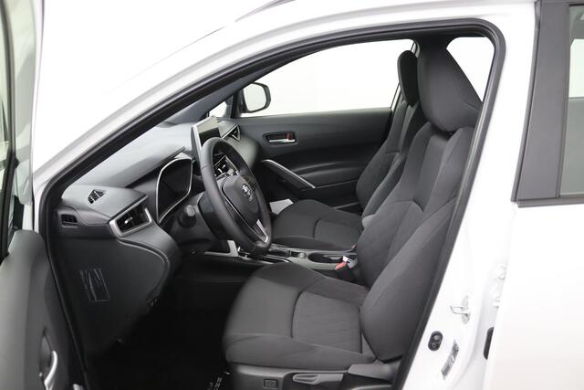 Toyota COROLLA Cross Hybrid 140 Active | NETTO DEAL | Parelmoer Wit | Navigatie | Nieuwe Auto |