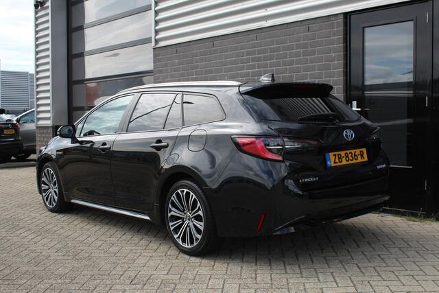 Toyota COROLLA Touring Sports 2.0 Hybrid First Edition / Carplay / Navigatie / N.A.P.