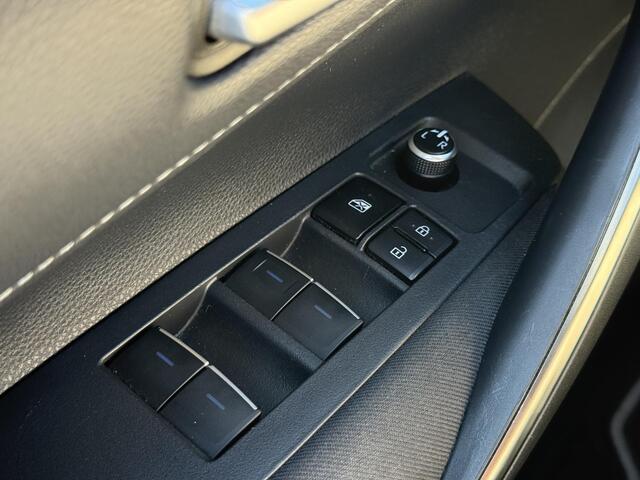 Toyota COROLLA 1.8 Hybrid Active Avus racing velgen | Afn. Trekhaak | Camera | ACC