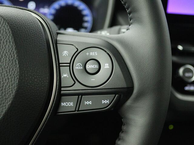 Toyota COROLLA Cross Hybrid 180 Executive | All-season banden | Treeplanken |