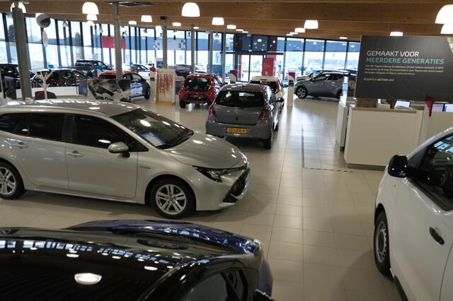 Toyota COROLLA 1.8 Hybrid 122PK Business Plus Automaat | Smart Entry | Apple Ca