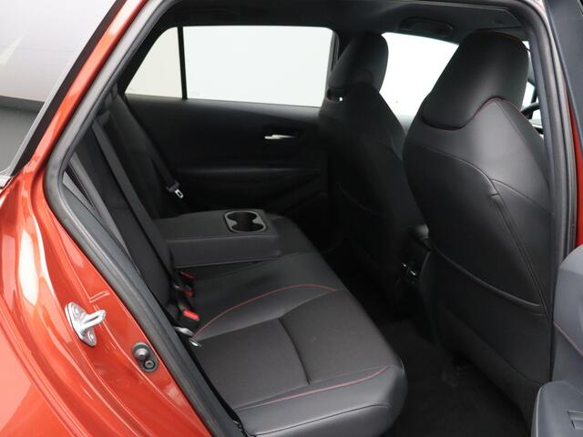 Toyota COROLLA Touring Sports Hybrid 180 GR Sport | Bi tone | Stuur, voorruit en stoelverwarming | Elektrische Achterklep | Adaptieve Cruise Control |