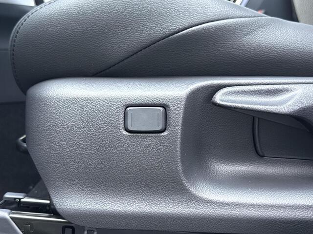 Toyota COROLLA Cross Hybrid 200 Style **NAVIGATIE/ DODEHOEK DETECTIE/ STOEL EN STUURWIELVERWARMING/ PARKEERSENSOREN**