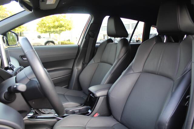 Toyota COROLLA Cross Hybrid 200 Executive Bi-Tone | Rijklaar | Stoel/stuur-verwarming | Elek klep | Apple/Android | Navi | 360 camera