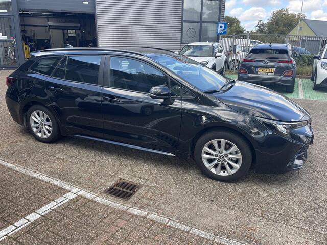 Toyota COROLLA Touring Sports Hybrid 140 Business | Stuur- & Stoelverwarming | Parkeersensoren | Navigatie