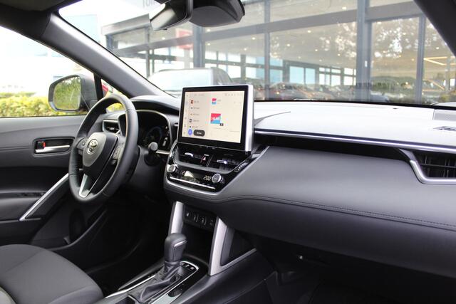Toyota COROLLA Cross Hybrid 140 Style Plus | Rijklaar | Stoel-/stuurverw. | El.achterklep | Keyless | Adap.cruise | LED | Parkeersens. v+a | Apple/Android | Navi