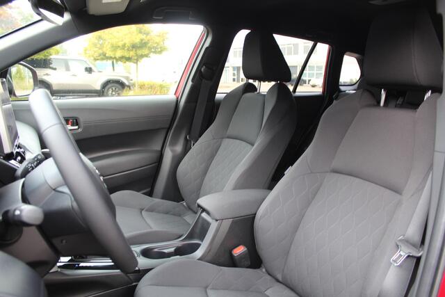 Toyota COROLLA Cross Hybrid 140 Style Plus | Rijklaar | Stoel-/stuurverw. | El.achterklep | Keyless | Adap.cruise | LED | Parkeersens. v+a | Apple/Android | Navi