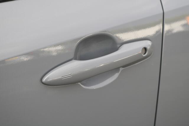 Toyota COROLLA 1.8 Hybrid GR-Sport | sportstoelen | stoelverwarming| Navi | Apple carplay Android Auto | 17"LM velgen |