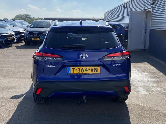 Toyota COROLLA Cross 2.0 High Power Hybrid First Edition CVT automaat Nieuw geleverd en onderhouden ! Auto vol luxe! incl: Apple CarPlay/Android Auto, Trekhaak 13-polig, achteruitrij camera, parkeersensoren, dodehoek detectie, navigatie, Apple CarPlay/Android Auto, stoe