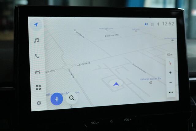 Toyota COROLLA Touring Sports Hybrid 140 Active, Navi , All Season banden