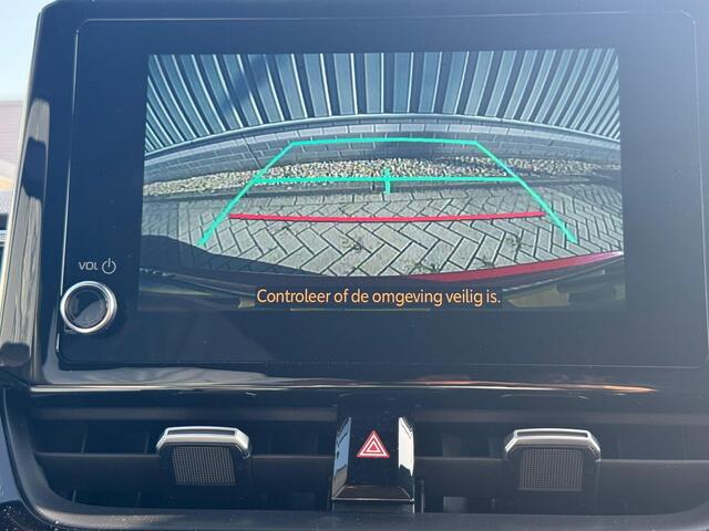 Toyota COROLLA Touring Sports 1.8 Hybrid Business + Automaat / Navigatie via Apple Carplay of Android Auto / Achteruitrijcamera / Climate control / Cruise Control / Lichtmetalen Velgen / Adaptieve Cruise Control /