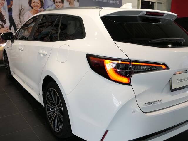 Toyota COROLLA Touring Sports 1.8 Hybrid Active * Parkeerassistent & Camera * - Stoel en stuurverwarming, sensor V+A, adaptive cruise