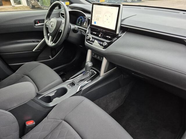 Toyota COROLLA Cross Hybrid 200 Style | Stoel- + stuurverwarming | Parkeersensoren | Keyless entry | Carplay |
