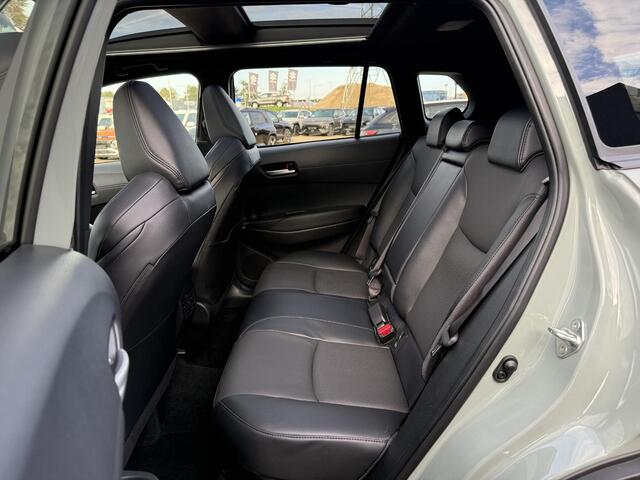 Toyota COROLLA Cross Hybrid 140 Style **TREKHAAK/ STOELVERWARMING/ DODEHOEK DETECTIE/ KEYLESS/ GARANTIE**