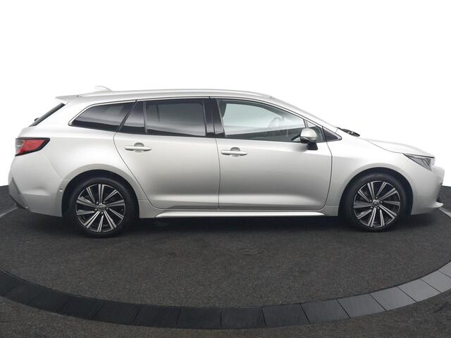 Toyota COROLLA Touring Sports 2.0 Hybrid Dynamic | Parkeersensoren Rondom | Led Verlichting | Stoelverwarming | Privacy Glas |