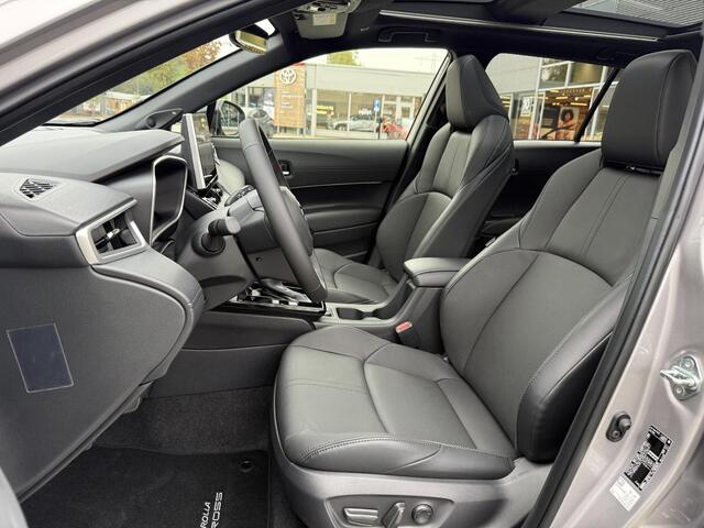 Toyota COROLLA Cross Hybrid 180 Executive **NIEUWE AUTO/ PANORAMADAK/ MJ 2025/ DIRECT LEVERBAAR**