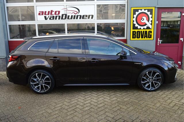 Toyota COROLLA Touring Sports 2.0 Hybrid Business Sport Intro O.a; Trekhaak, HUD, Carplay, Stoelverw, Camera, Etc. All-in prijs!
