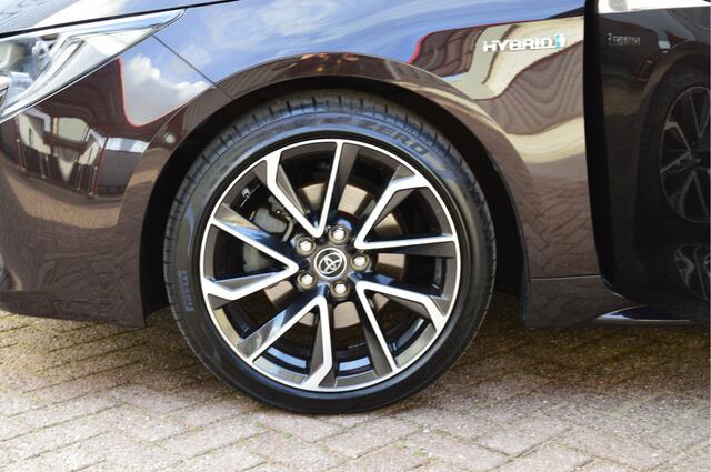 Toyota COROLLA Touring Sports 2.0 Hybrid Business Sport Intro O.a; Trekhaak, HUD, Carplay, Stoelverw, Camera, Etc. All-in prijs!