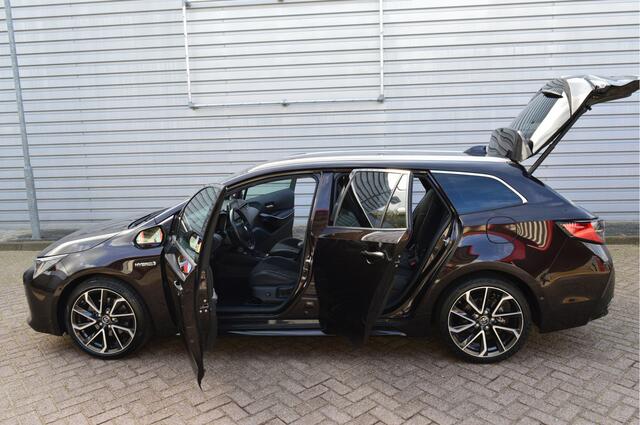 Toyota COROLLA Touring Sports 2.0 Hybrid Business Sport Intro O.a; Trekhaak, HUD, Carplay, Stoelverw, Camera, Etc. All-in prijs!