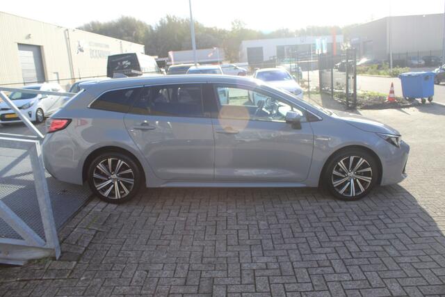 Toyota COROLLA Touring Sports 1.8 Hybrid Business Plus