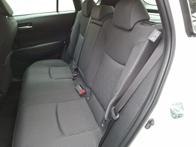 Toyota COROLLA Cross Hybrid 140 Active nieuwe auto met registratie, prijs? Mats foto's maken