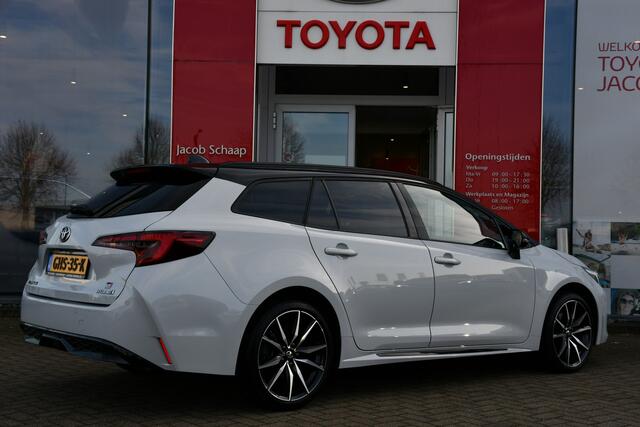 Toyota COROLLA Touring Sports Hybrid 200 GR Sport Plus Automaat 197pk | Dodehoekdetectie | Lederen interieur | Sportstoelen | HUD | NL-auto |