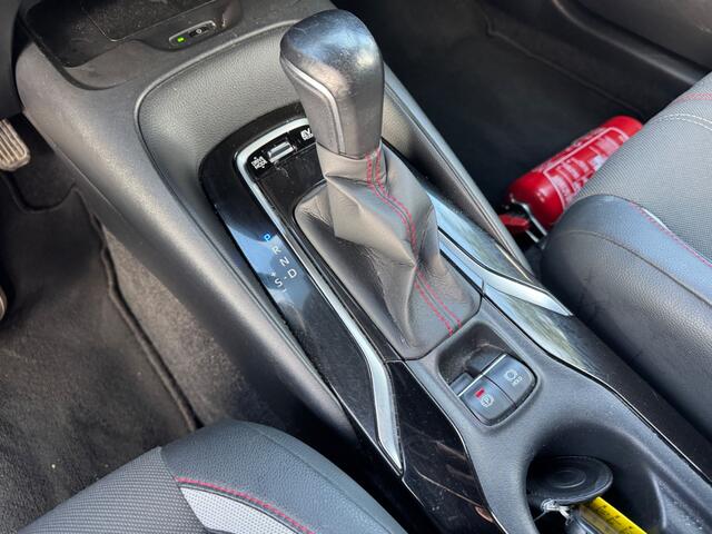 Toyota COROLLA Touring Sports 2.0 Hybrid GR-Sport / Trekhaak / Camera / Half leder / Keyless / 17'' / Virtual Cockpit / Stoelverwarming / DAB / ACC