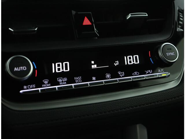 Toyota COROLLA Cross Hybrid 140 Style | Parkeer sensoren voor + achter | Electrische achterklep |