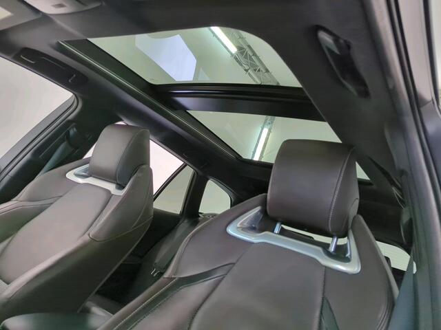 Toyota COROLLA Touring Sports 2.0 Hybrid Premium 1e Eigenaar | NL-Auto | Volledig Onderh | BTW | Pano | Camera | Head-Up | Elek klep | WinterPack | Navi | Ad Cruise | Keyless | Matrix Led | DAB | PDC