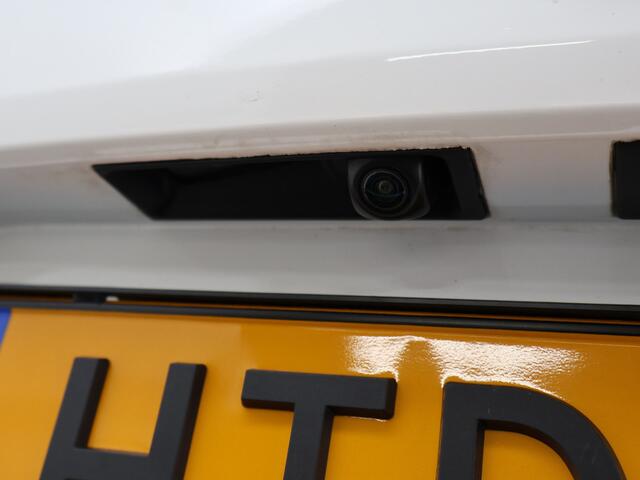 Toyota COROLLA Touring Sports 1.8 Hybrid Active Luxury | Stoel -/ Stuur Verwarming | Apple Carplay & Android Auto | Parkeercamera |