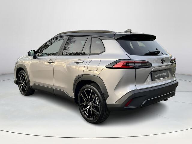 Toyota COROLLA Cross Hybrid 180 GR Sport | Metalstream grey met zwart dak | Panoramadak | Nieuw uit voorraad |