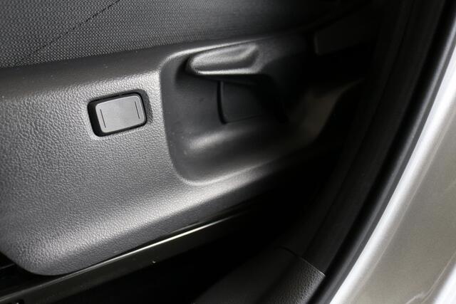 Toyota COROLLA Cross Hybrid 140 Dynamic Limited, Blind Spot, Stoel & Stuurverwarming, Sensoren!