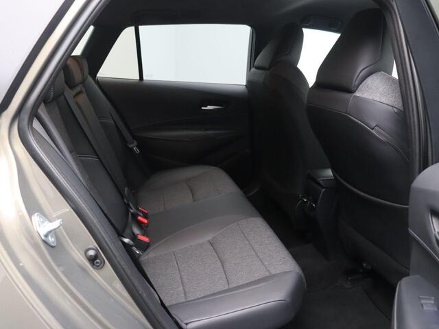 Toyota COROLLA Touring Sports 1.8 Hybrid Dynamic | Slechts 29365km | Stoelverwarming | Trekhaak | Adaptieve Cruise Control | Keyless Entry |