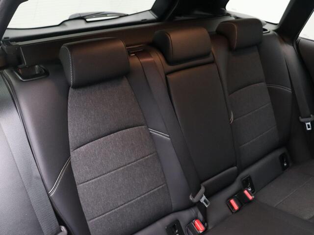 Toyota COROLLA Touring Sports 1.8 Hybrid Dynamic | Slechts 29365km | Stoelverwarming | Trekhaak | Adaptieve Cruise Control | Keyless Entry |