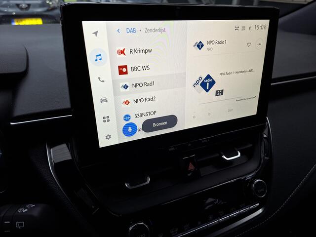 Toyota COROLLA Touring Sports Hybrid 140 Dynamic Eerst stickers laten vervangen vervolgens nieuwe foto's Mats foto's maken zonder stickers op deur