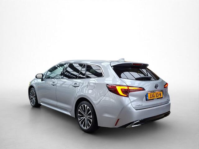 Toyota COROLLA Touring Sports Hybrid 140 Dynamic Eerst stickers laten vervangen vervolgens nieuwe foto's Mats foto's maken zonder stickers op deur