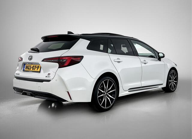 Toyota COROLLA Touring Sports Hybrid 180 GR Sport | Black pack | Bi-Tone | Panoramadak | Dodehoekdetector |