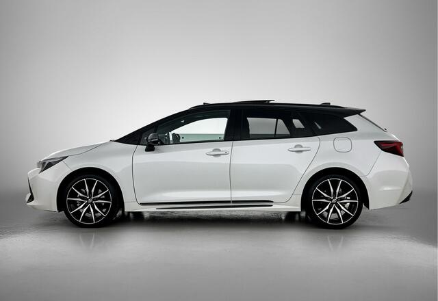 Toyota COROLLA Touring Sports Hybrid 180 GR Sport | Black pack | Bi-Tone | Panoramadak | Dodehoekdetector |