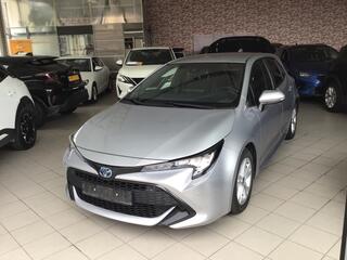toyota-corolla-1.8-hybrid-active
