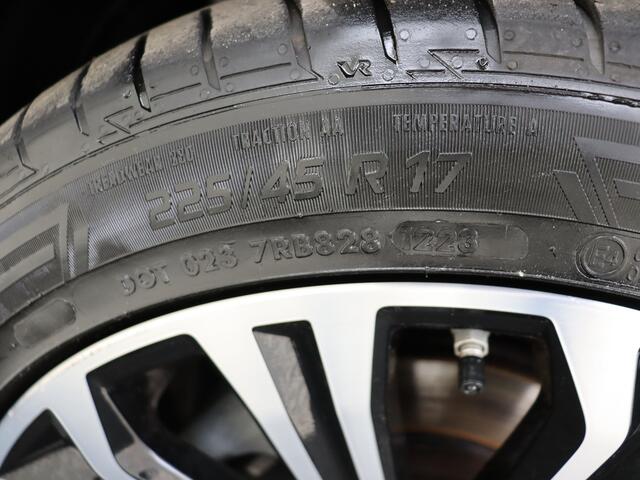 Toyota COROLLA 1.8 Hybrid Business Plus | Stoelverwarming | Draadloos laden | Achteruitrijcamera |