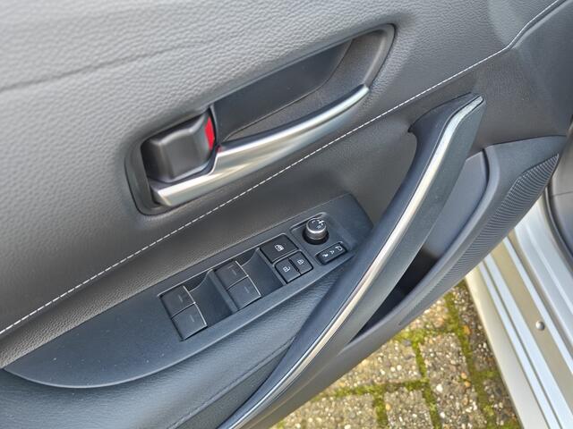 Toyota COROLLA 1.8 Hybrid First Ed. | Lederen bekleding