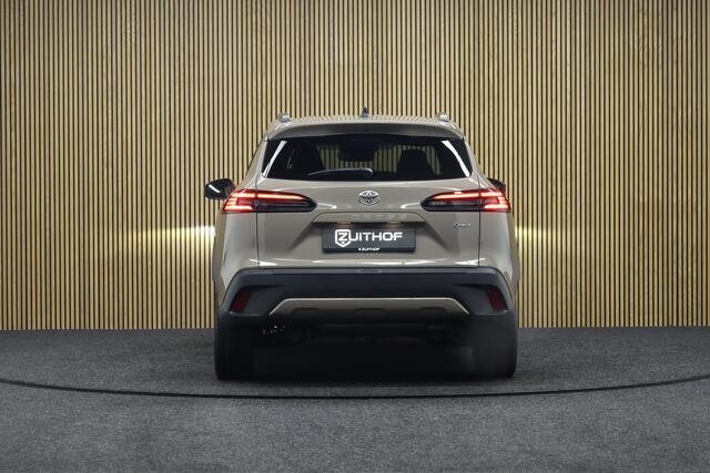 Toyota COROLLA Cross Hybrid 180 Executive | Outdoor Pack ¤ 3.500,- voorraad voordeel! | Adaptive-cruise | JBL Audio | Leder | 360° Camera | Clima | Parkeerhulp | Elek. Achterklep | Apple Carplay & Android Auto | Winterpakket | Keyless | Dodehoekdet