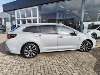 toyota-corolla-touring-sports-1.8-h