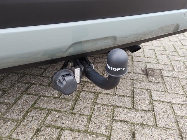 Toyota COROLLA Cross Hybrid 140 Style + Premium Pack | Trekhaak | Half Leder | Stoelv