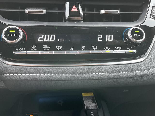 Toyota COROLLA Touring Sports 1.8 Hybrid Business Plus | Navigatie | Stoelverwarming | Keyless entry | 17 inch LM-velgen |