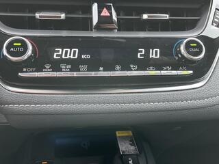 toyota-corolla-touring-sports-1.8-h