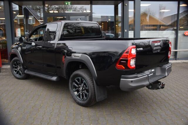 Toyota HI-LUX 2.8 D-4D X-TRA CAB INVINCIBLE A/T