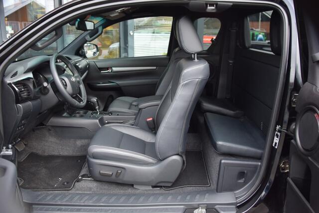 Toyota HI-LUX 2.8 D-4D X-TRA CAB INVINCIBLE A/T